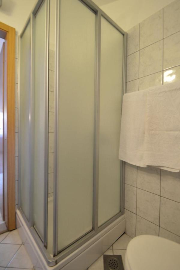 Apartment Fabiana - PUL615 Valdebek Bagian luar foto
